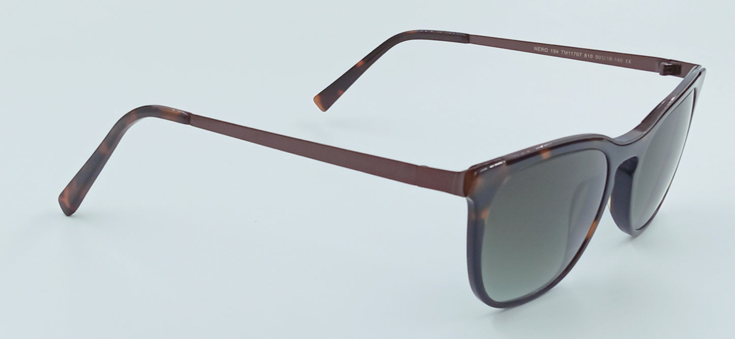 Eyesandmore NERO 810