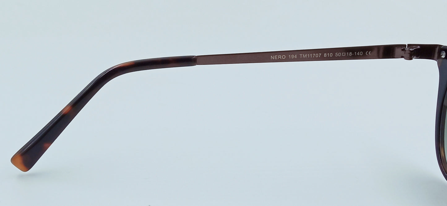 Eyesandmore NERO 810