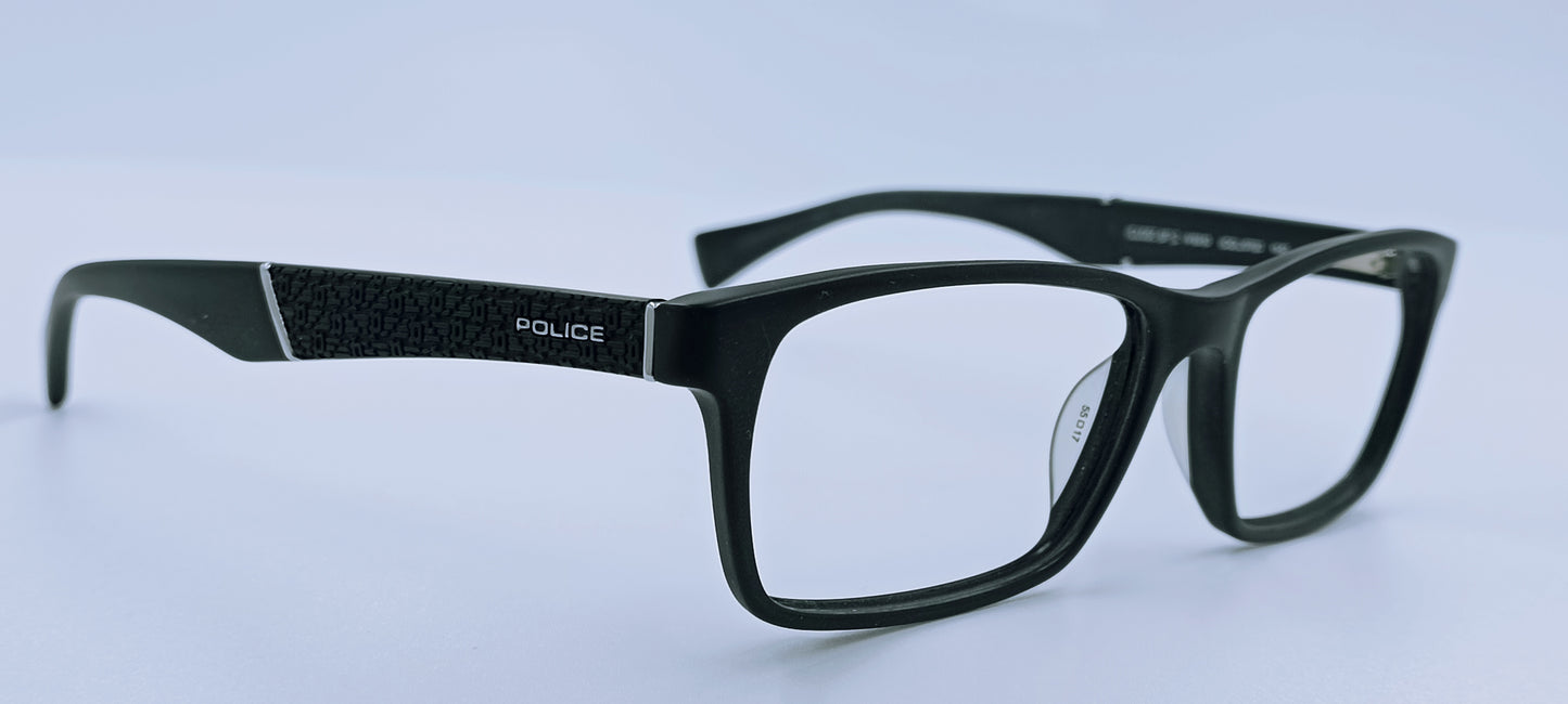 POLICE V1919 CLOSE UP2