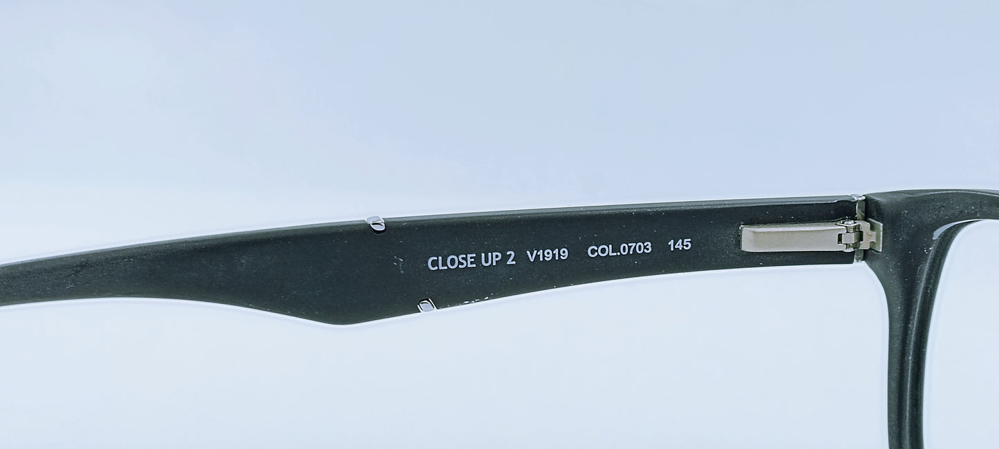 POLICE V1919 CLOSE UP2