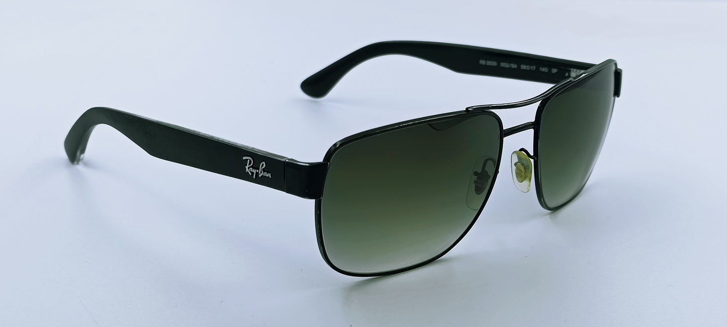 Ray-Ban RB3530