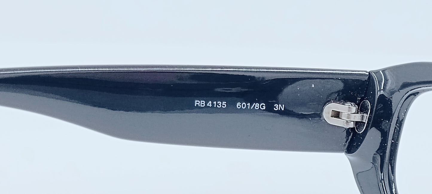 Ray-Ban RB4135